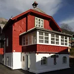 Chalet Inn *