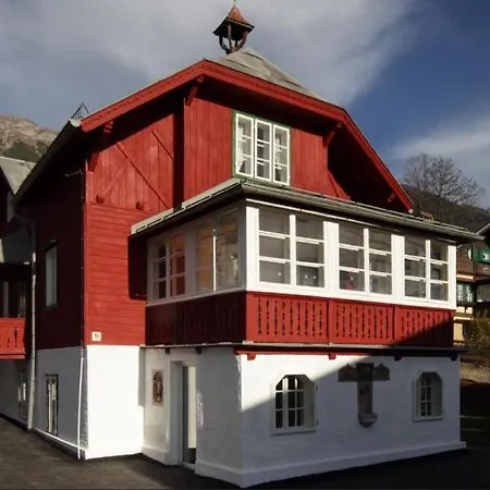 Chalet Inn *